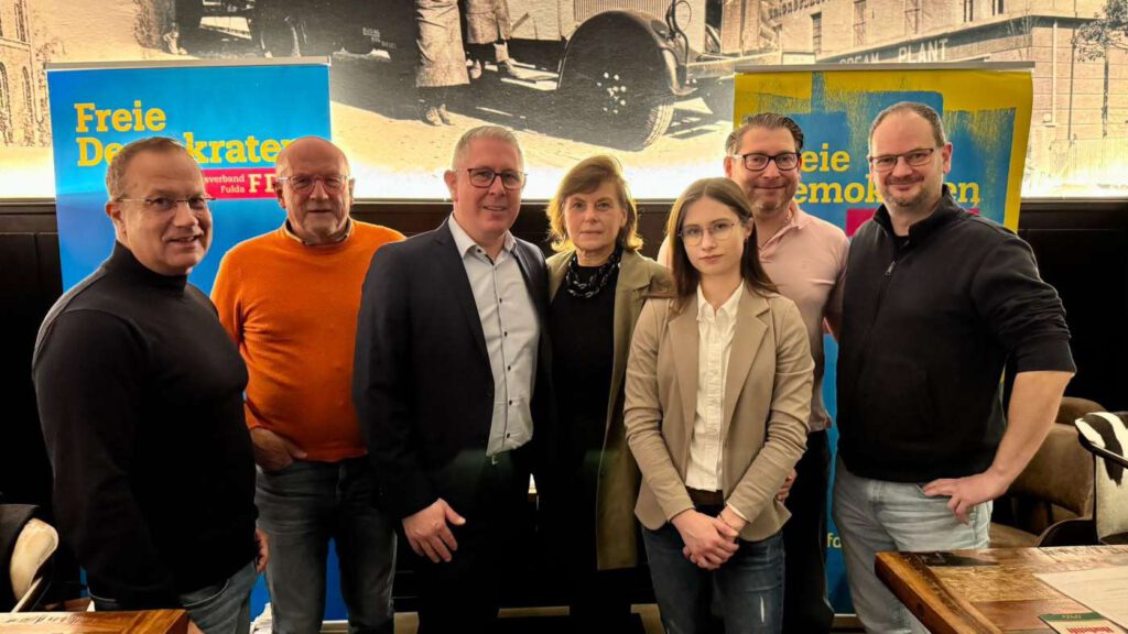 v.l.n.r.: Jürgen Lenders, Dr. Herbert Büttner, Michael Grosch, Ramona Sachtleber, Maya Rupp, Andreas Zenker und Helge Mühr.